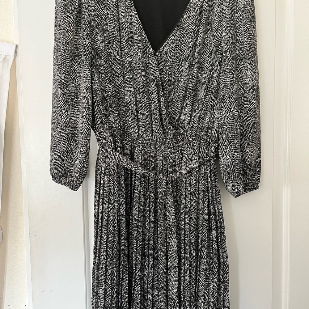 Dress - Picture 3 of 8
